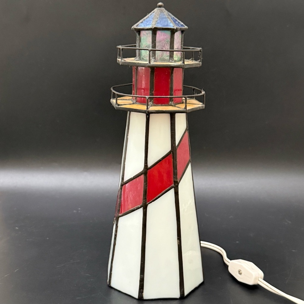 Vintage DALE TIFFANY Stained Glass Lighthouse Lamp 10” Table Desk Lamp - Picture 4 of 17